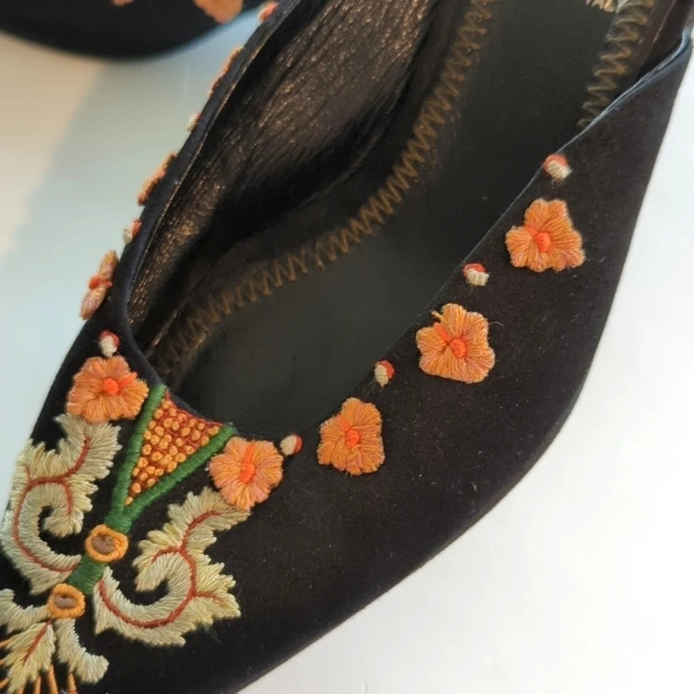 Fendi Vintage Embroidered black satin Boho kitten Heels size 6 - Picture 8 of 12